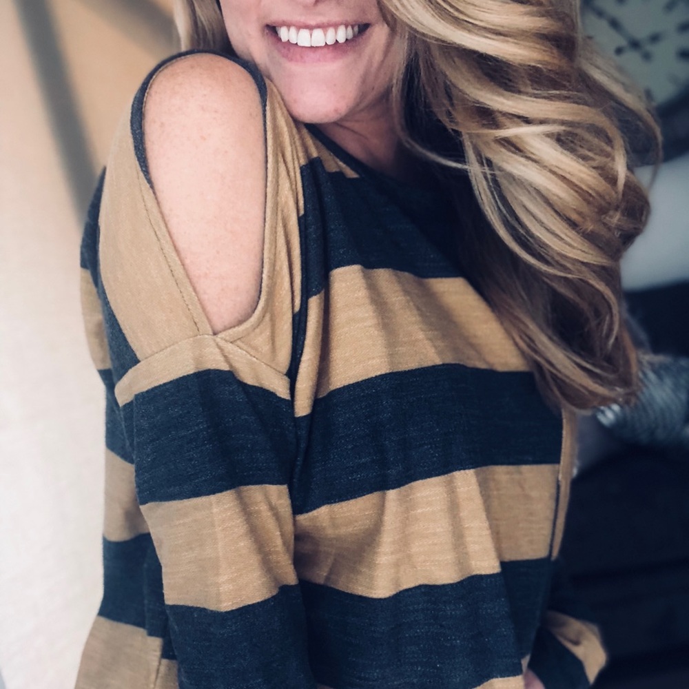 Amy Cold Shoulder Long Sleeve - Picture 3 of 5